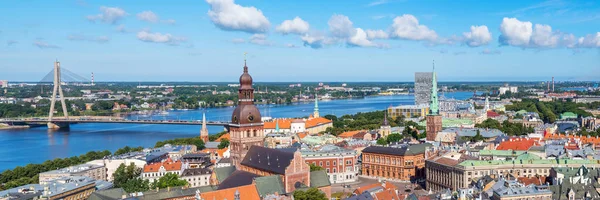 Panorama vanuit de lucht bekijken van de oude stad, Riga, Letland — Stockfoto