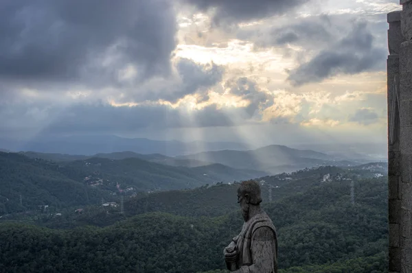 Tibidabo tepe üzerinde İsa'nın kutsal kalbi tapınağından Üstten Görünüm