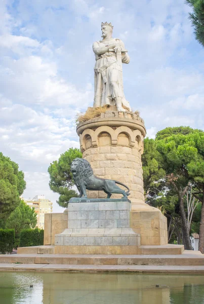 A estátua de El Batallador no Parque Grande Jose Antonio Labordeta — Fotografia de Stock