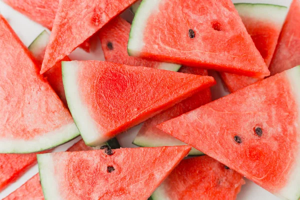 Närbild av färska skivor av röd vattenmelon, ovanifrån, sommar eller mat koncept, platt låg — Stockfoto