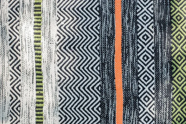 Tapis en tissu traditionnel ukrainien. Texture du tapis, ornement abstrait . — Photo