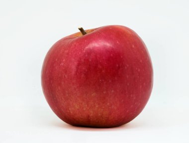 beyaz üzerine kırmızı elma