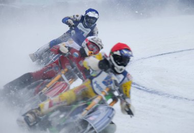 buz üzerinde yarış motosiklet