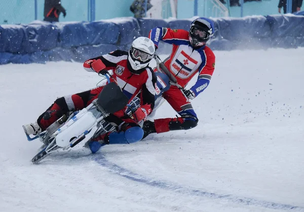 オートバイ レースの氷の上 — ストック写真