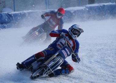 Rus şehir, Lukhovitsy, Moskova oblast. 5 Şubat 2017. Buz üstünde motosiklet için rekabet.