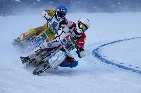 A cidade russa de Lukhovitsy, oblast de Moscou. 5 de fevereiro de 2017. A competição para motociclismo no gelo . — Fotografia de Stock