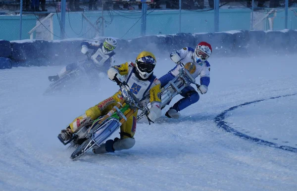 A cidade russa de Lukhovitsy, oblast de Moscou. 5 de fevereiro de 2017. A competição para motociclismo no gelo . — Fotografia de Stock