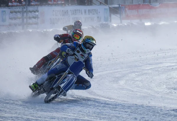 A cidade russa de Lukhovitsy, oblast de Moscou. 5 de fevereiro de 2017. A competição para motociclismo no gelo . — Fotografia de Stock