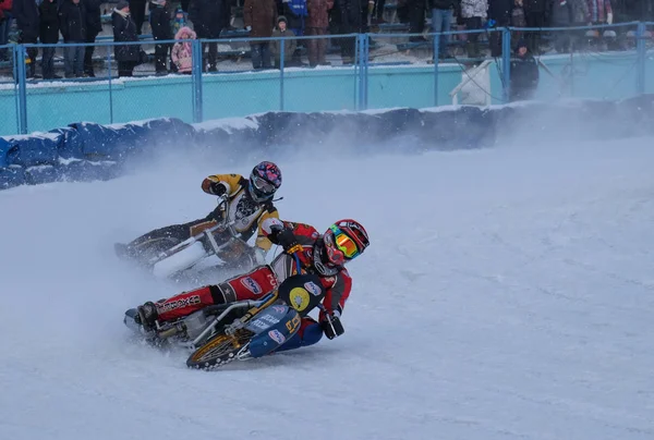 A cidade russa de Lukhovitsy, oblast de Moscou. 5 de fevereiro de 2017. A competição para motociclismo no gelo . — Fotografia de Stock