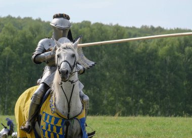 Zırh at sırtında Ortaçağ Şövalyesi