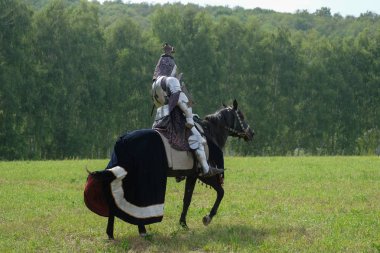 Zırh at sırtında Ortaçağ Şövalyesi