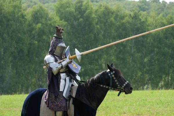 Medieval knight in armor on horseback — Stock Photo, Image