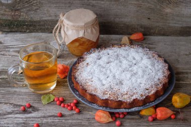 Armut pasta, çay ve banka Armut Reçeli