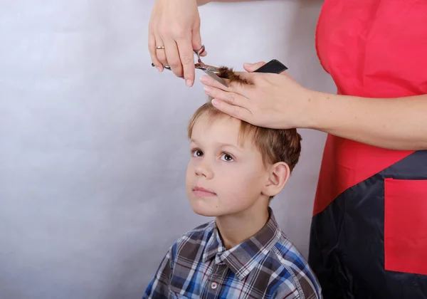 Boy haircut with scissors — Stock Photo, Image