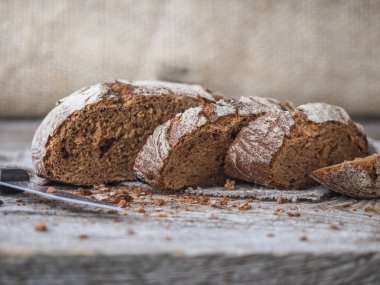ev yapımı ekmek ile kızılcık üzerinden çavdar ve buğday unu