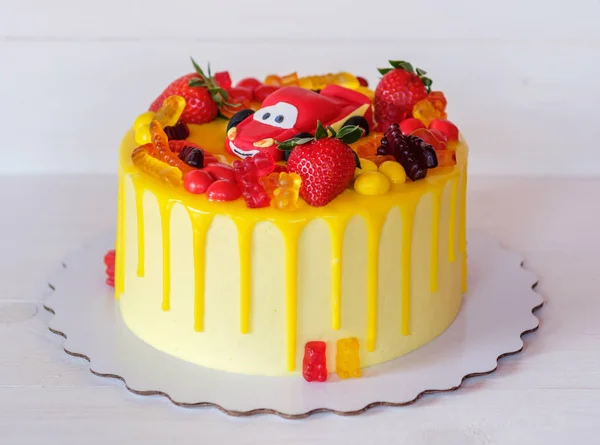 Beautiful home made baby cake with bright yellow cream — Stock Photo, Image
