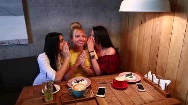 Üç güzel erkek söyle sırları