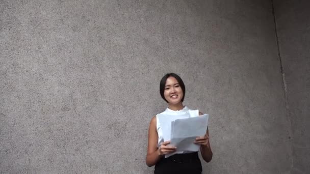 Young Beautiful Business Woman Female Girl Portrait Hold Throw Documents on Background Office Building Outdoor — Stockvideo