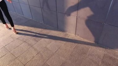 Ayak iş yürüme topuklar üzerinde