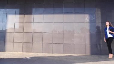 genç iş öğrenci yürüyüş kamera