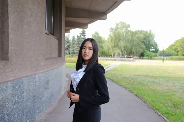 Azjatycki biznes Młoda piękna kobieta, Studentka pozuje do kamery, — Zdjęcie stockowe