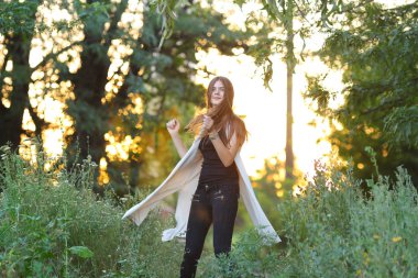 doğa genç kız duygular gösterir