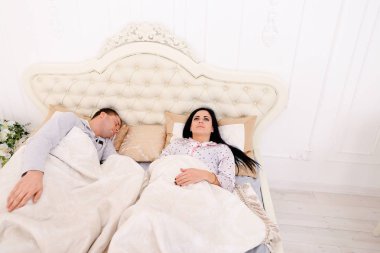 Kadın değil koca düşünme yatakta uyuyamıyor uyku