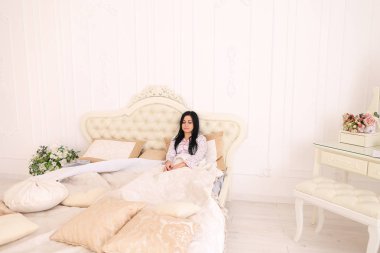 Adam karısını uyurken sorun hakkında düşünme olabilir