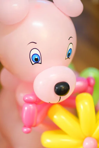 Porträt eines Kinder-Spielzeugbären aus Luftballons — Stockfoto