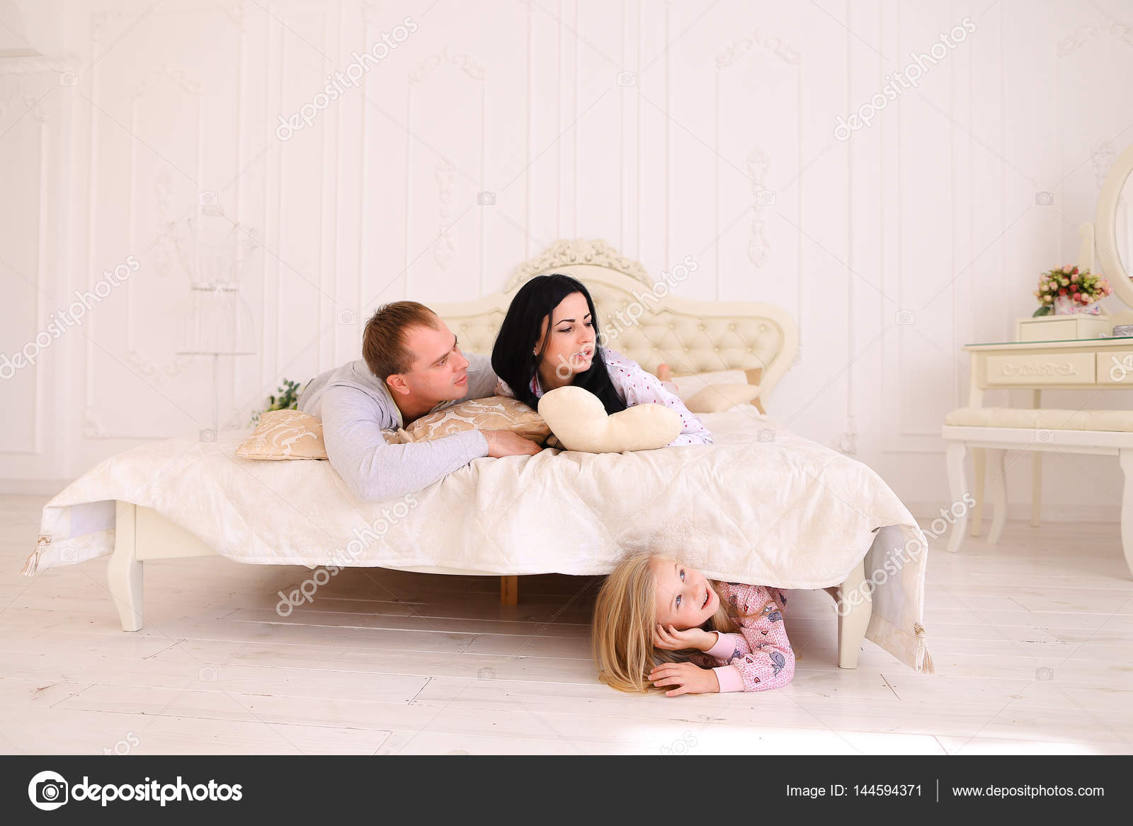 Daughter Hiding Under Bed Mom And Dad Kiss And Looking For Kid Stock Photo Image By C Sisterspro 144594371
