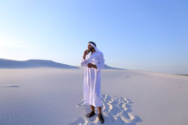 Erkek kondominiyum Tasarımcısı inşaat oturmak için site anket tamamlar