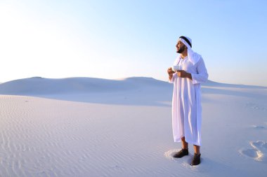 Arap adam büyük de ortasında için sabah harika başlangıcı