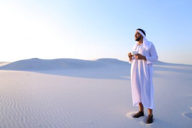 Arap adam büyük de ortasında için sabah harika başlangıcı