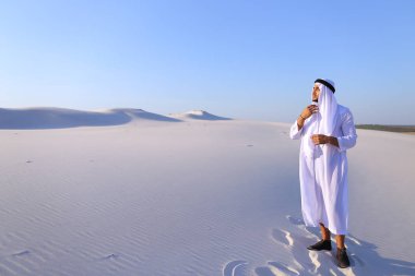 Develer mesafe karavanda güzel Emirliği Şeyh bakıyor