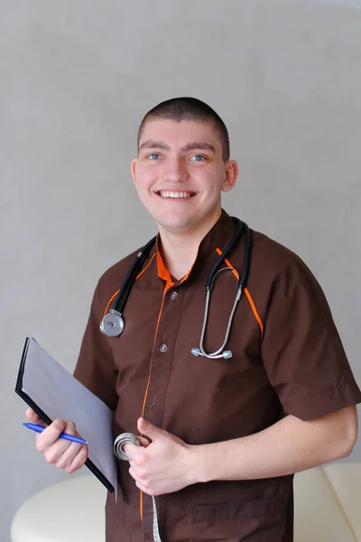 Professional male therapist looks at camera with smile and stand — Stock Photo, Image