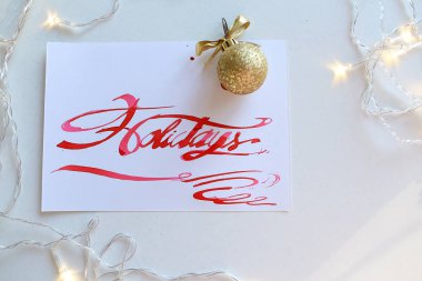 Kartı ile metin tatil beyaz blo üzerinde kırmızı renkli yazı