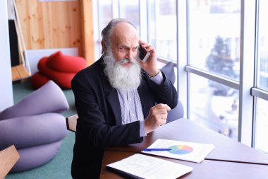 Eski tecrübeli bankacılık hesabı adam yeni sma kullanarak tavsiyelerde