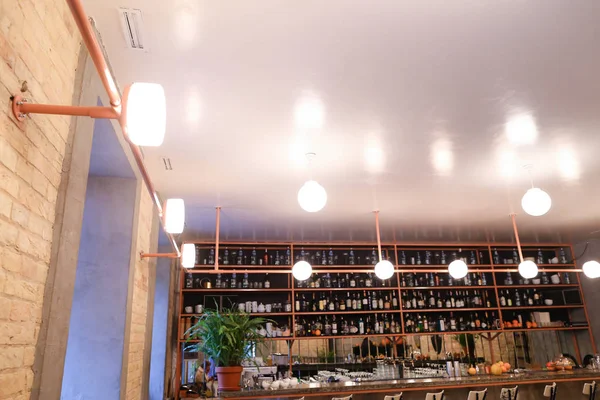 İç ve bar hipster trendy Cafe veya restoran çekim.