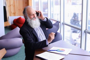 Eski tecrübeli bankacılık hesabı adam yeni sma kullanarak tavsiyelerde