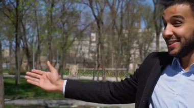 Yeni çalışma projesi, ağır çekimde görmek için patron geldi.