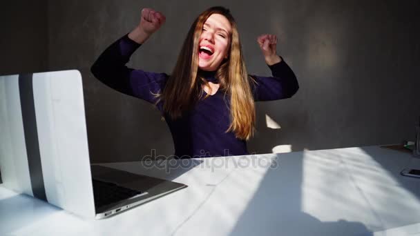 Cheerleader putting hands up, got news about victory of favorite team. — Stock Video