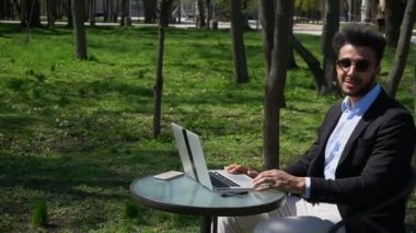 reklamcılık hakkında seminer Adman tutar.