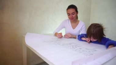 Anne kızı durum tespiti için övgü