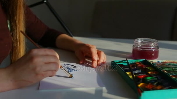 Ruční psaní s kartáčem a akvarely. — Stock video