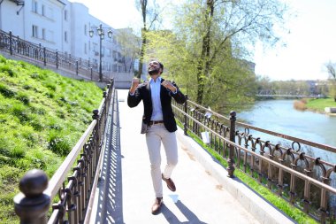 Gizli ajan örtüsü altında