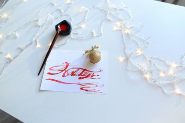 Kartı ile metin tatil beyaz blo üzerinde kırmızı renkli yazı