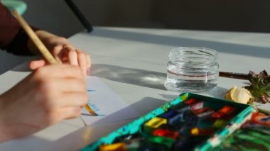 El ile mavi aquarelle yazma.