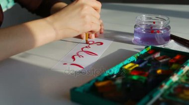 Fırça ve aquarelle ile yazı.