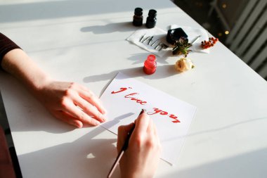 Ellerini kız ressam yazar sevgi metin ile kartpostal fou ile için