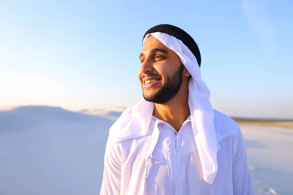 Close-up shot of portrait of happy sheik boy standing in middle — Stock Photo, Image